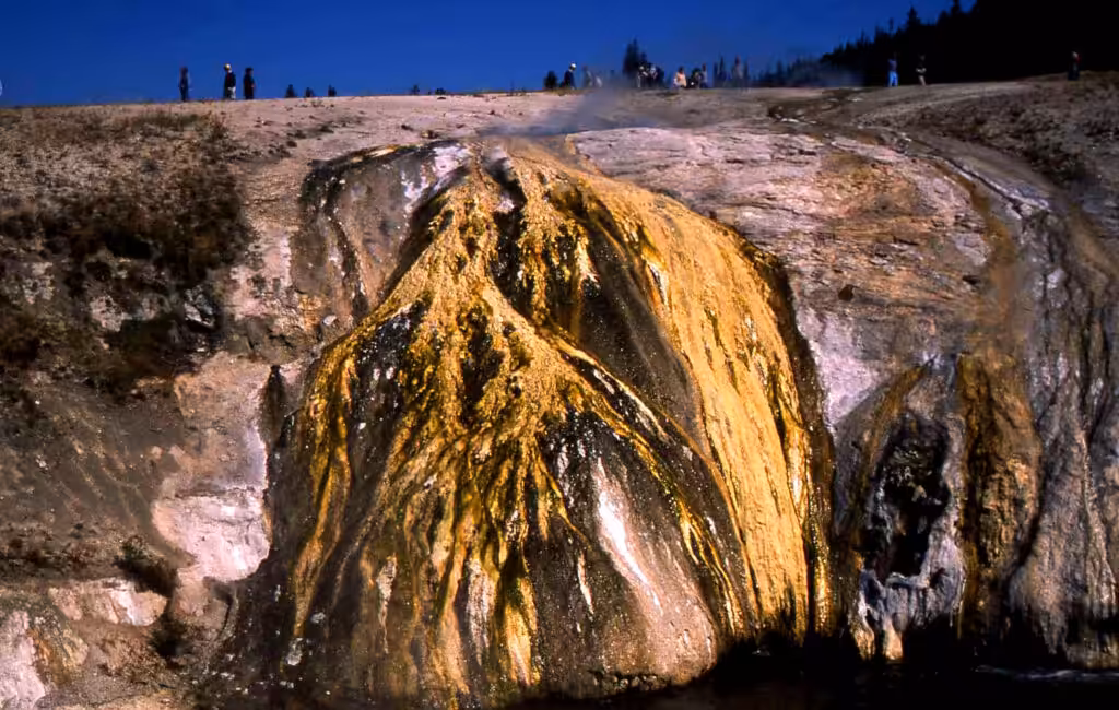 Discover the Ultimate Yellowstone to Glacier Road Trip