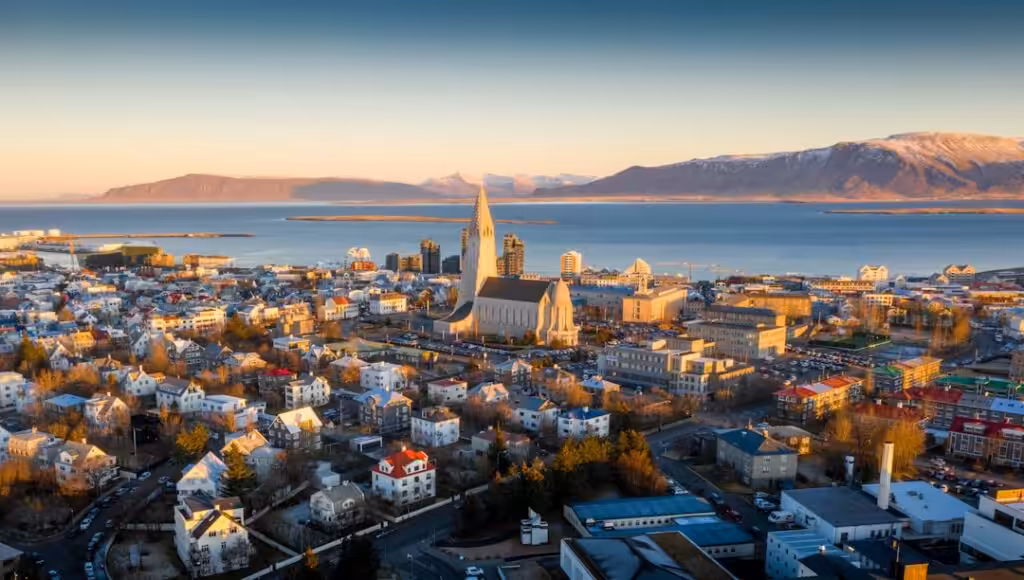 Reykjavík Travel Guide: Best Stays and Top Activities