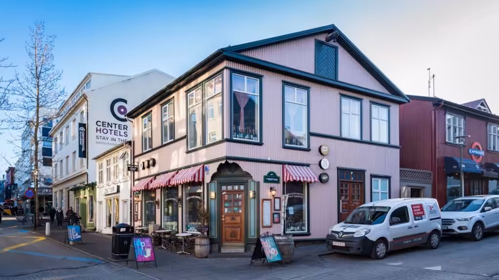 iceland tipping — In general, Icelanders maintain more personal space than many Southern European…